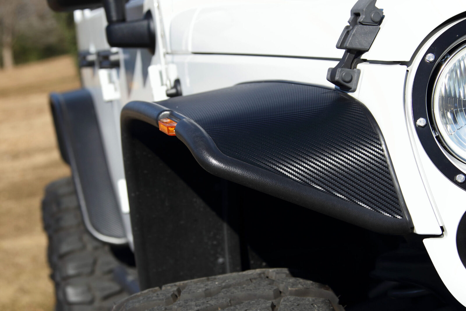 JK WRANGLER UNLIMITED 88 HOUSE MARINE WAVE 純正品よりもラングラーのボディに馴染む、スマートなフラットフェンダーを装着。