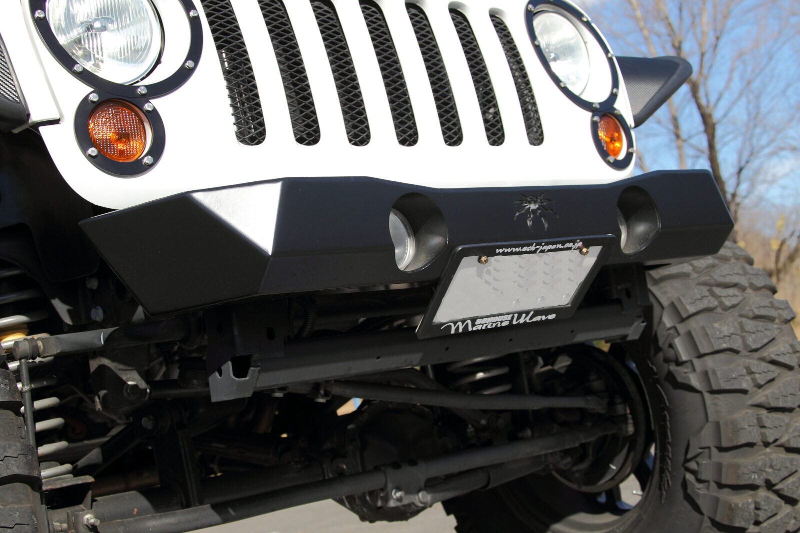 JK WRANGLER UNLIMITED 88 HOUSE MARINE WAVE 強度とハイセンスなデザインを兼ね備えたポイズンスパイダー製のバンパー。
