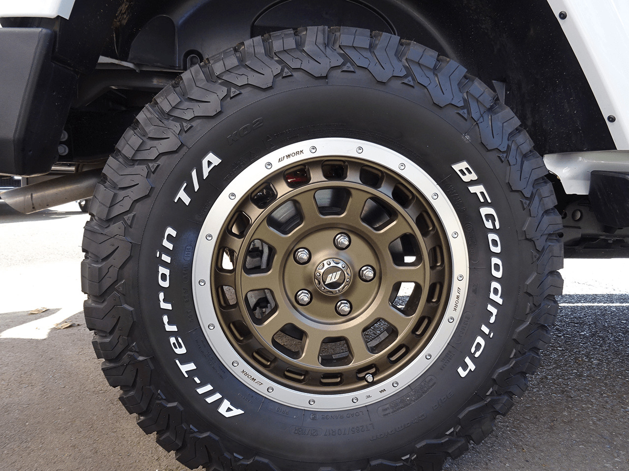 B&Cタイプではタイヤ&ホイールも変更済み。デザインも選ぶことができる。JK Wrangler Unlimited / TIGER AUTO