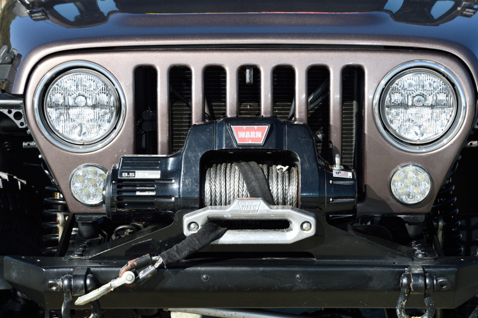 ウインチ(WARN)はオフ走行には必須のアイテムだ。 TJ Wrangler Springroad