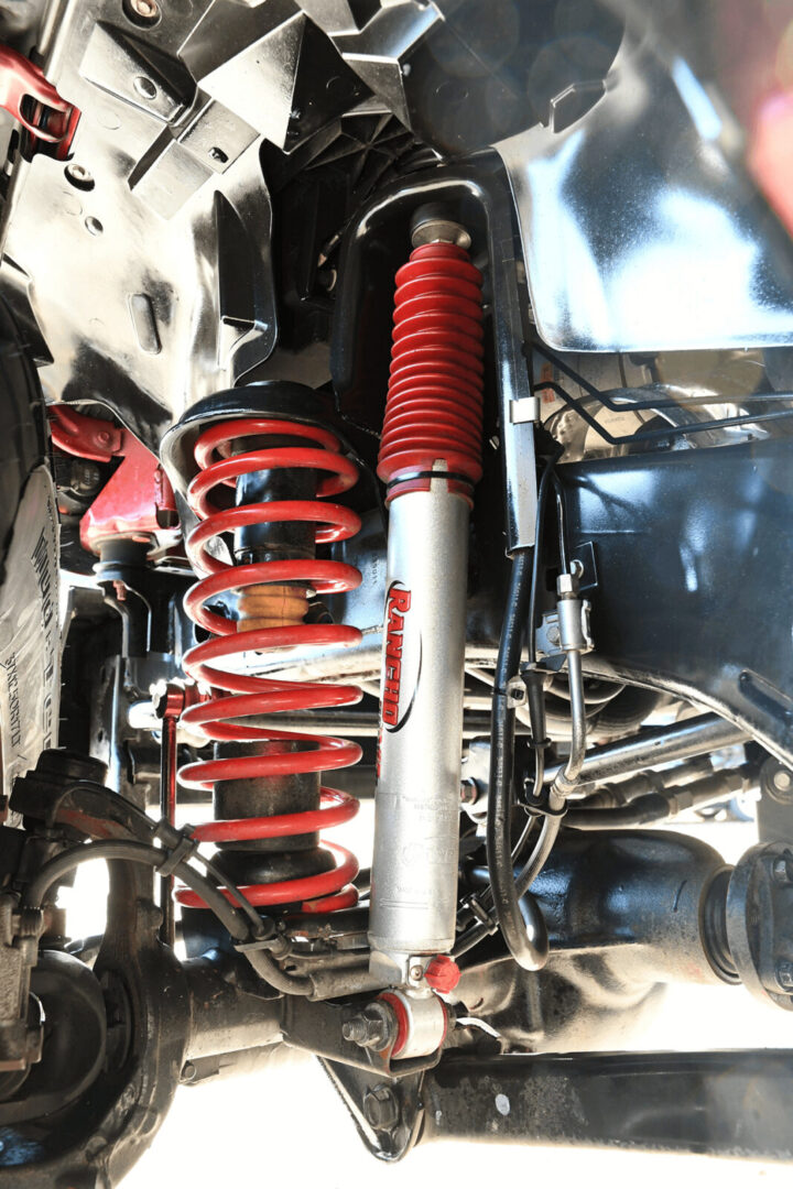 オリジナルの4インチアップコイルとランチョ9000XLショックを組み合わせる。JK Wrangler Unlimited / RINEI