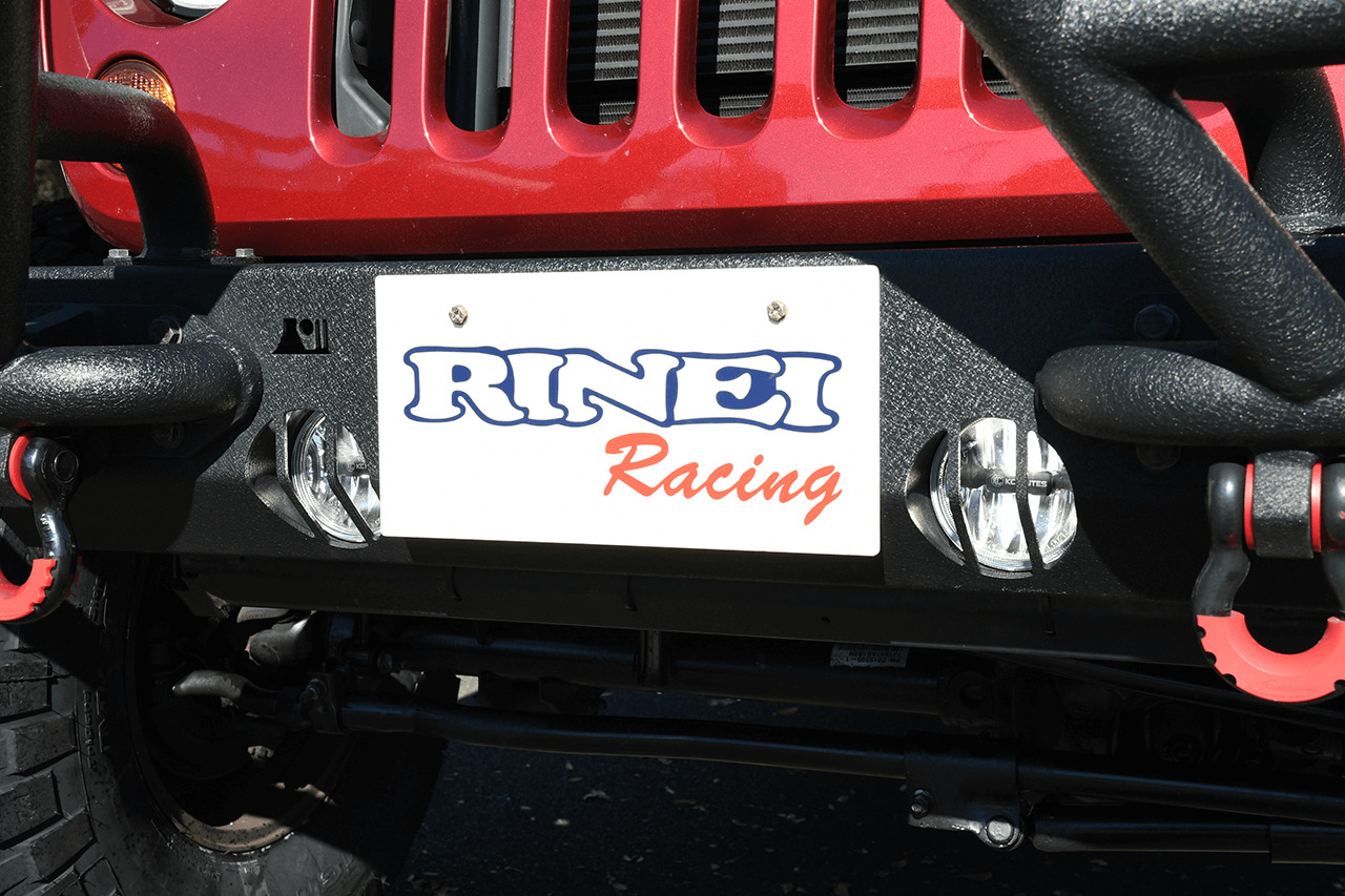 バンパー内のフォグランプはLEDタイプのフォグを装備して視認性を向上させる。JK Wrangler Unlimited / RINEI