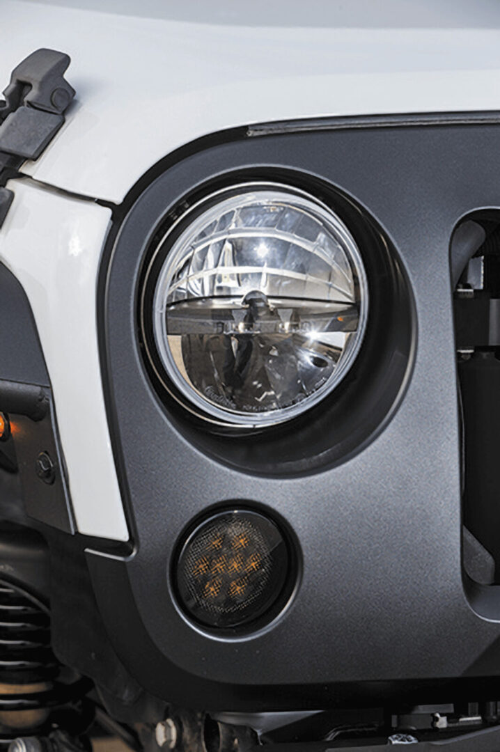 抜群の明るさを持つトラックライトのLEDヘッドライト。JK WRANGLER UNLIMITED / SCT-XWD