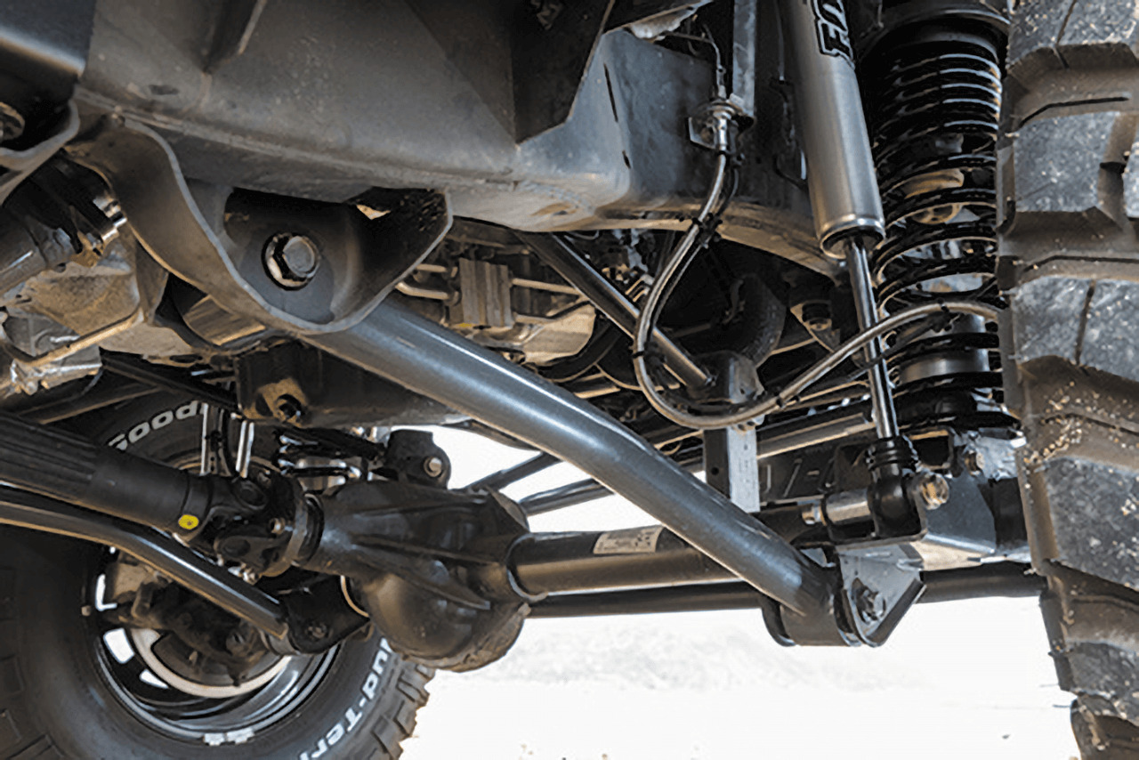 キャスター角の補正とロードクリアランスの確保のために投入されたシナジーMFGのコントロールアーム。JK WRANGLER UNLIMITED / SCT-XWD
