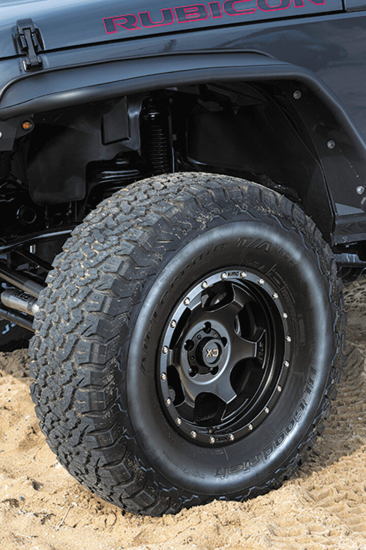 マットブラックのKMC-RG1。サイズは17インチ。JK WRANGLER UNLIMITED / SCT-XWD