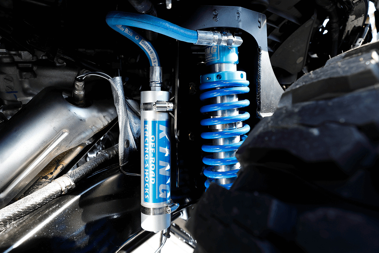 コイルオーバー化されたフロントサス。ショックはリモートリザーバー式だ。JK Wrangler Unlimited / TIGER AUTO
