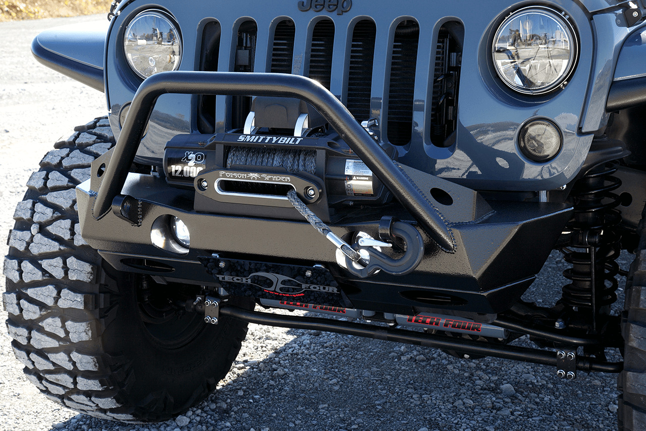 POISON SPYDER・BLフロントバンパーはウインチベッドにもなっている。
JK Wrangler Unlimited / TECH FOUR