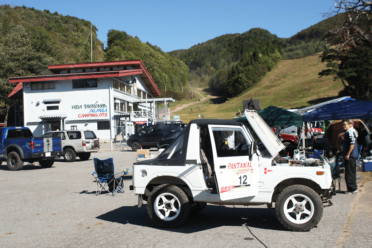 会場はお昼にBBQをする人、仲間同士で愛車談議に興じる人などさまざま。飛騨高山という場所もあってか、東海圏のほか、北陸圏からの参加者も多く見受けられた。17th JJ FES Super Hill Climb in HIDATAKAYAMA