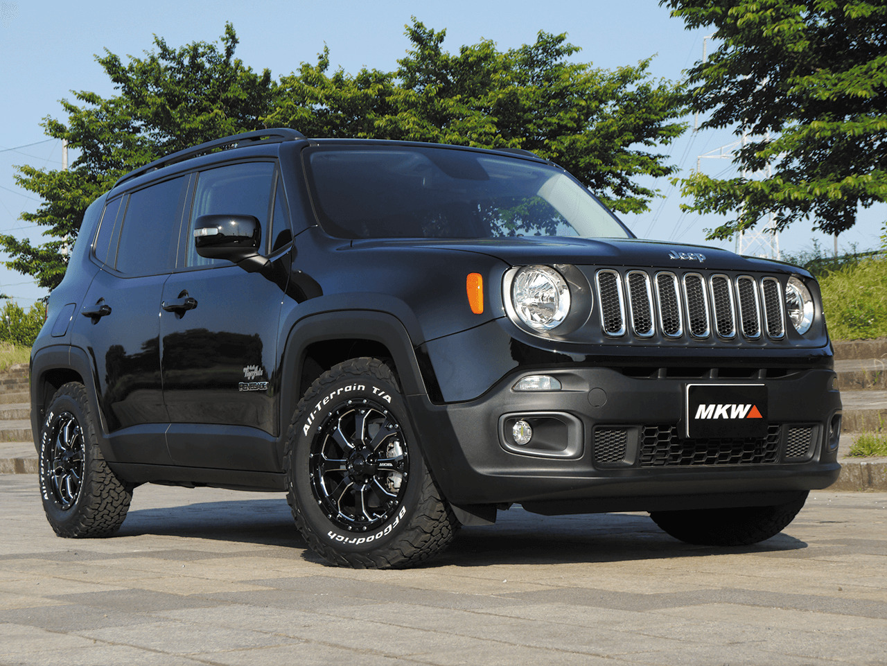 ホイール:MK-46 M/L+ 7.0J×16+35 5H 110
タイヤ:BFグッドリッチ KO2 225/70R16 Renegade / MKW