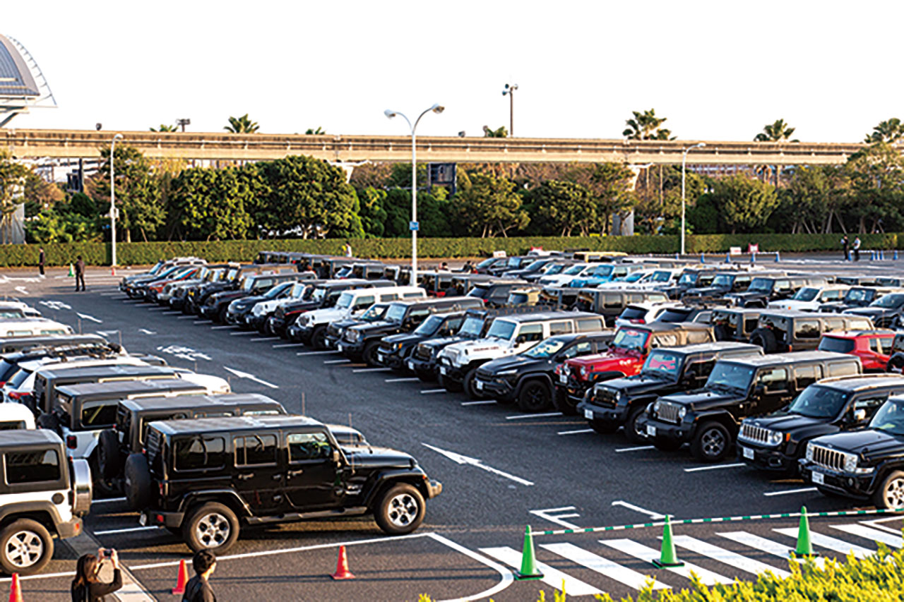 パーキングを埋め尽くす歴代Jeep®シリーズ