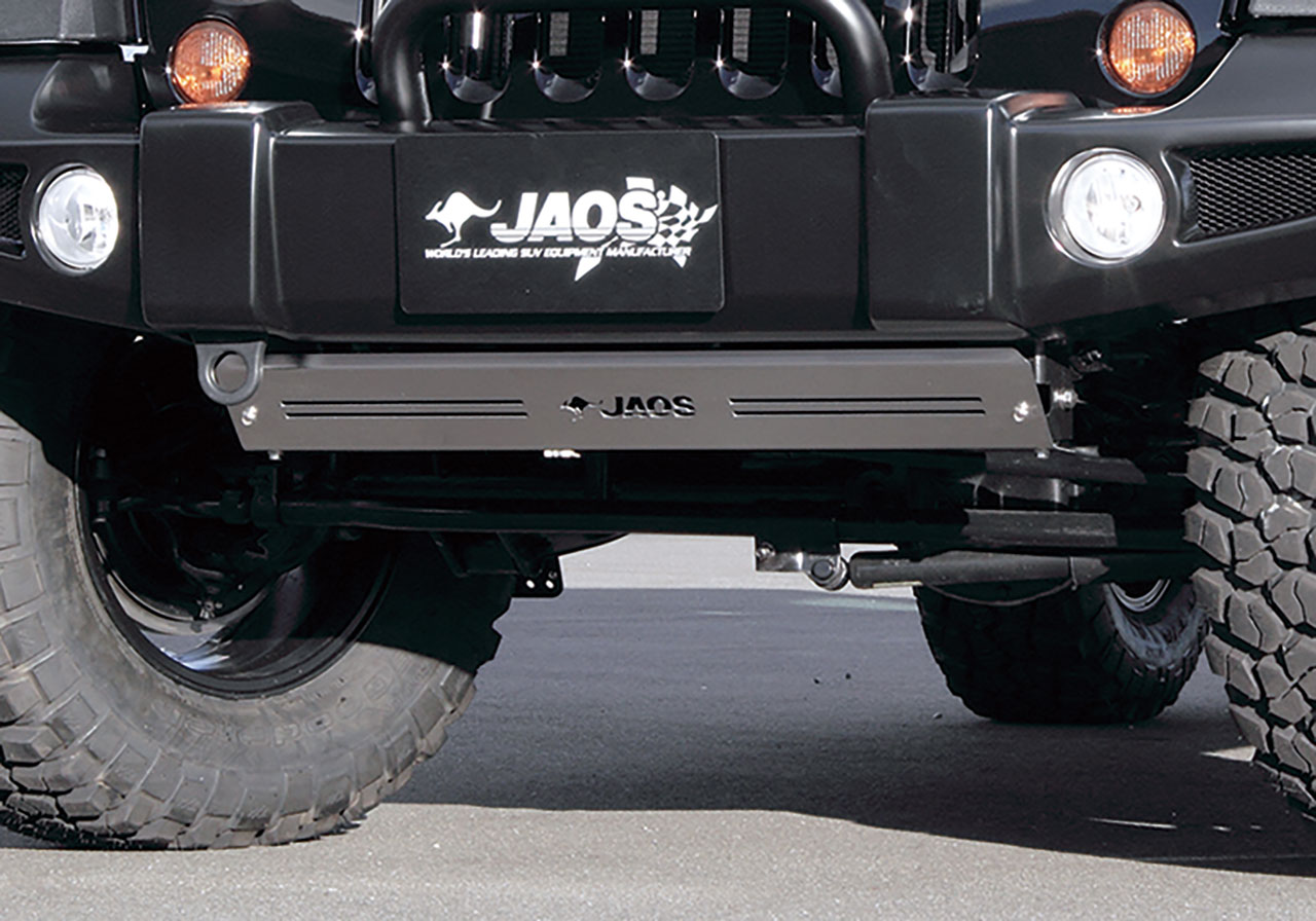 JAOS フロントスポーツカウル用
スキッドプレート
JAOSのスポーツカウル装着車用にデザインされた専用のスキッドプレート。ショットブラストと電解研磨を施していて、傷が付きにくい仕様となっている。素材は、ステンレスを採用。¥16,000