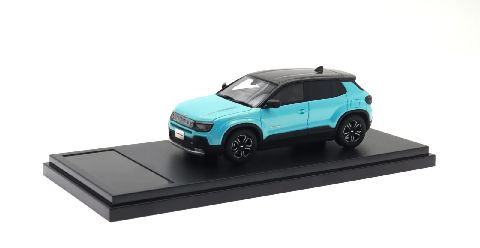 本物を忠実に再現した1/43サイズのダイキャスト オーナーだけに贈られる、遊び心にあふれたダイキャスト。
