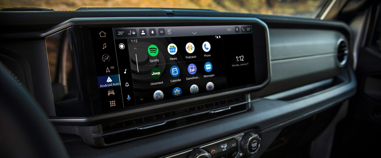 Uconnect®5搭載。Apple CarPlayやAndroid Autoなどと連携した12.3インチタッチパネルモニター。